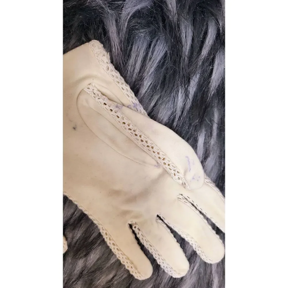 Vintage ladies gloves
